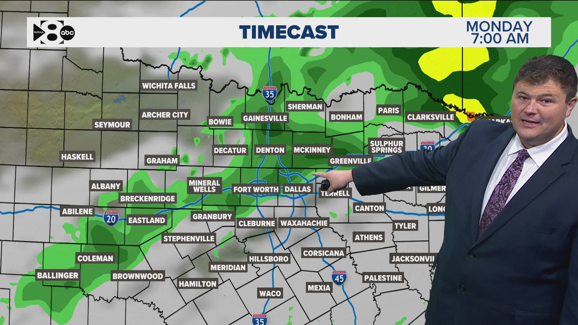 It's been a clear, pleasant weekend. Sunday, clouds roll into the area but the warm temperatures stick around for the Dallas Marathon. Rain chances increase Monday!