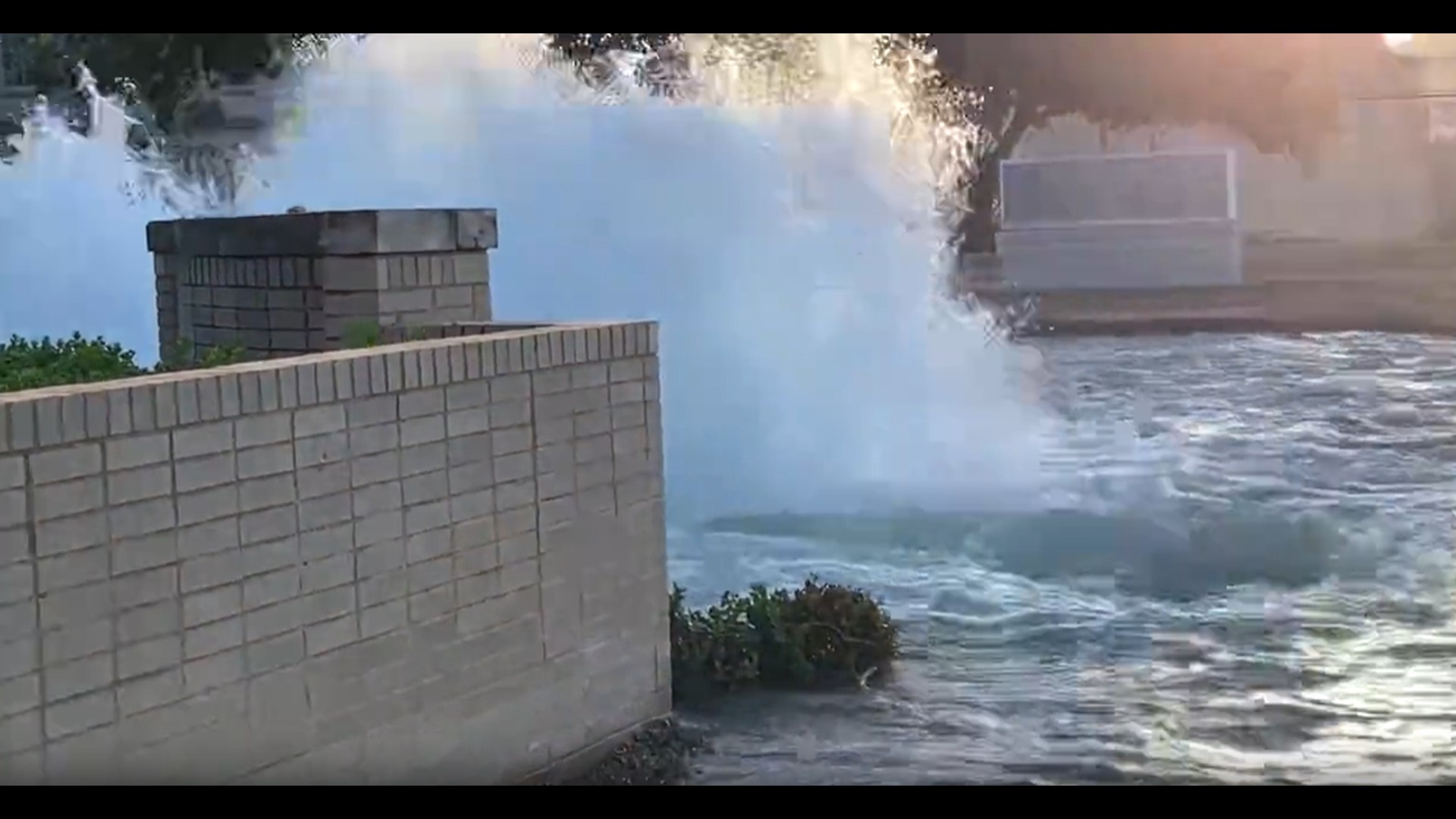 Massive water main break floods Fort Worth street | wfaa.com