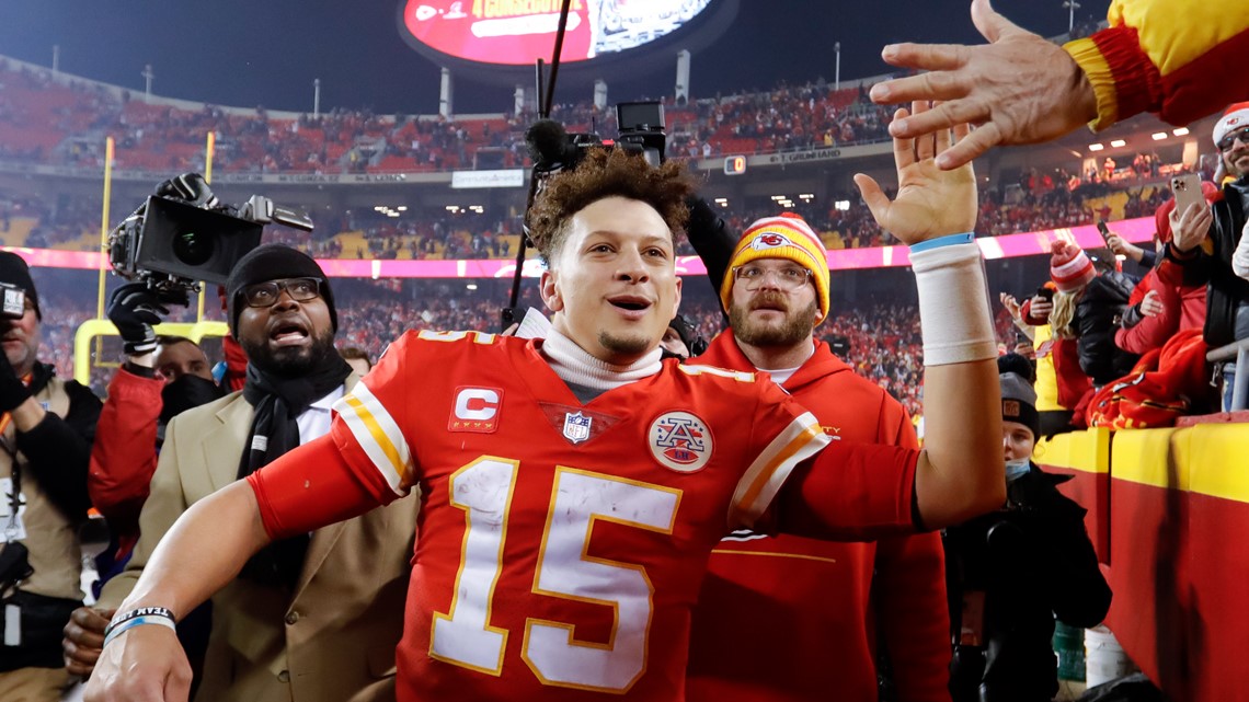 Chiefs give fans sneak peek of Super Bowl LIV uniforms