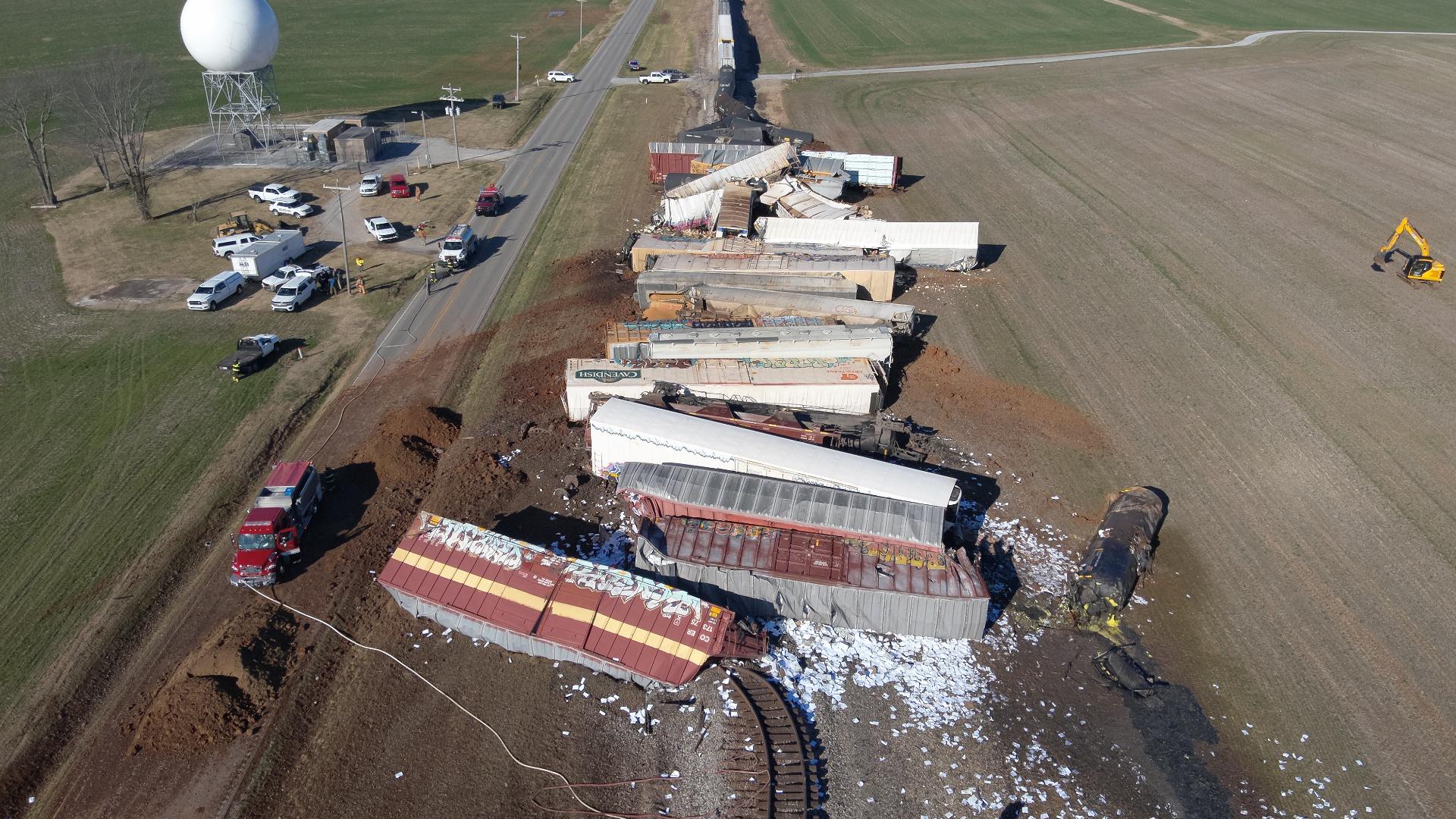 Train derailment in Kentucky sparks chemical fire, prompting hazmat ...