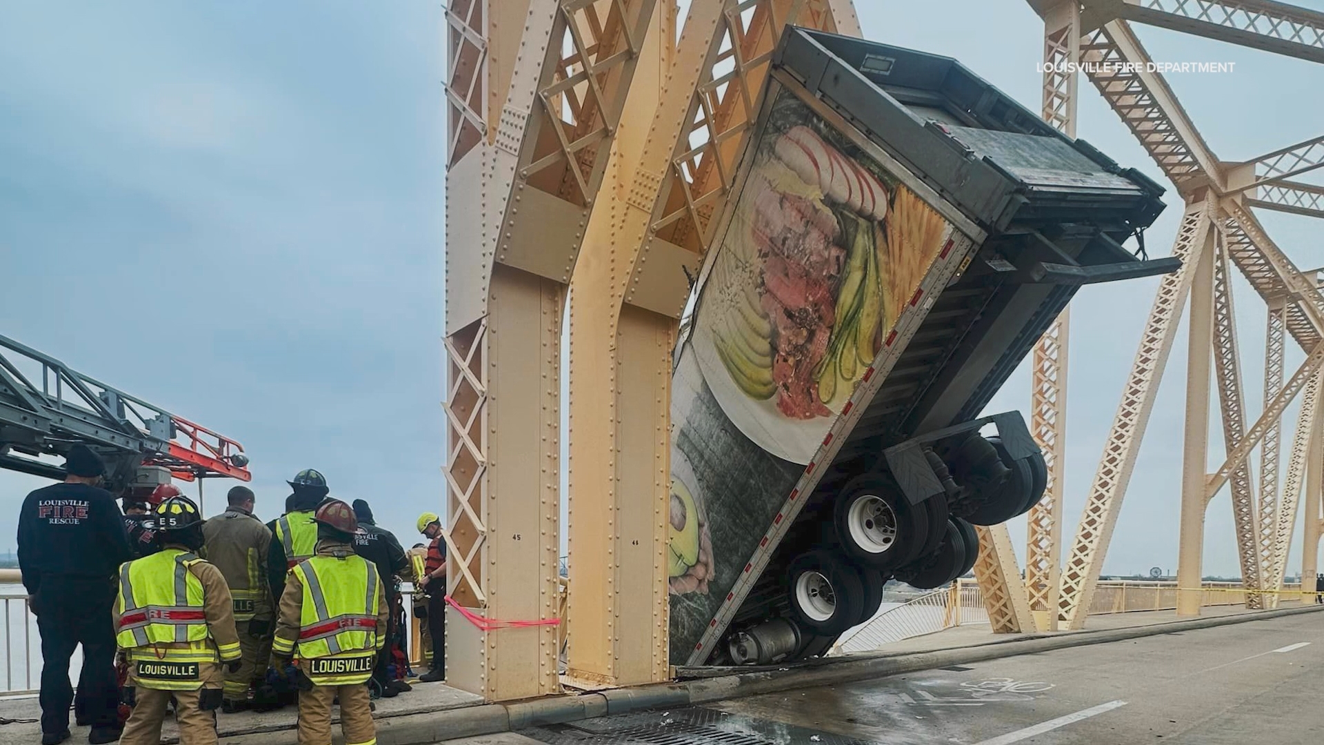 Semi hanging on bridge in Louisville caught on dash cam | wfaa.com