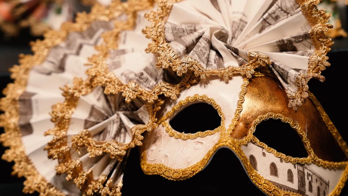 Dressing up in Venice | Journey to Italy