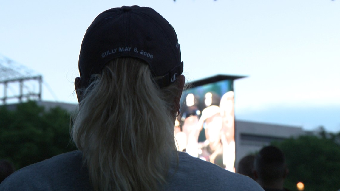 Thousands gather to honor fallen law enforcement | wfaa.com